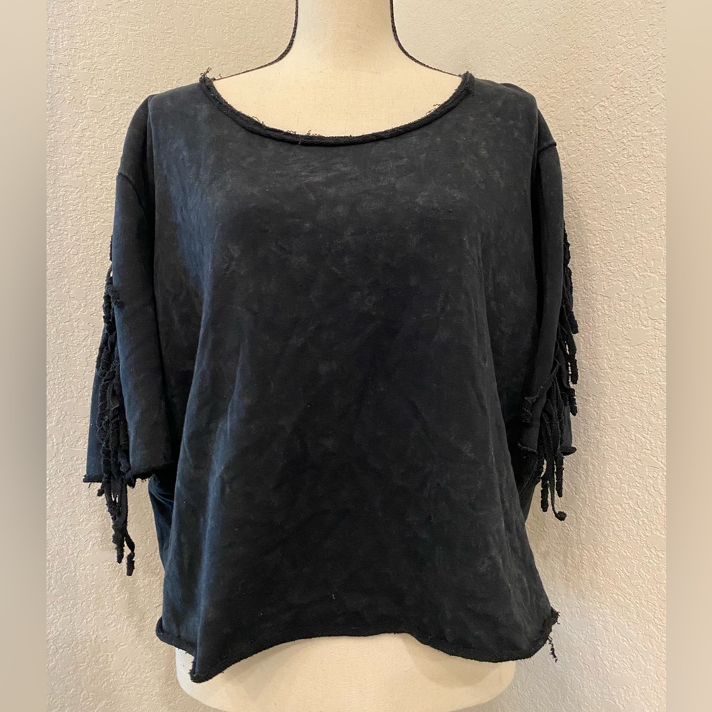 Billabong. Oversized top with arm fringe detail. Size Small. Black.